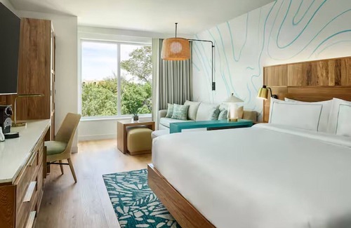 Marathon Hotel | Historic Lighthouse Views in Spacious Waterfront Retreat!