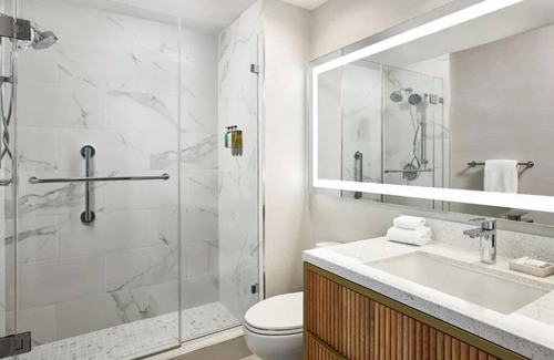 Marathon Hotel | Historic Lighthouse Views in Spacious Waterfront Retreat!
