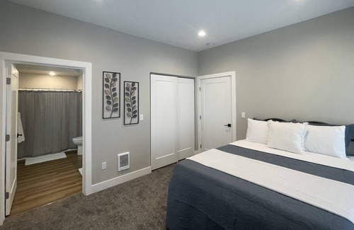 Kellogg Apartment | Historic Lincoln Building. Remodeled. Sleeps 6! Close to Silver Mountain!
