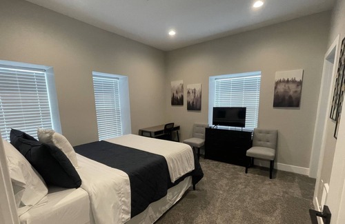 Kellogg Apartment | Historic Lincoln Building. Remodeled. Sleeps 6! Close to Silver Mountain!