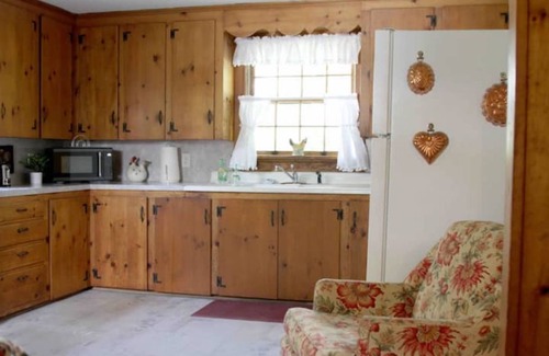 King Apartment | Historic Lodging King NC Near Pilot Mountain
