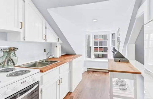 South End Apartment | Historic Loft Best DT Location. Unit 3 5139