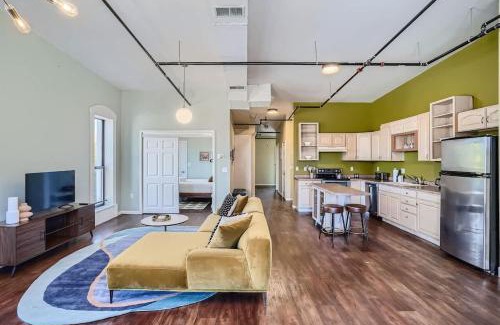 Ballpark Apartment | Historic Loft in Ballpark 30 Day Stay Sleeps 4