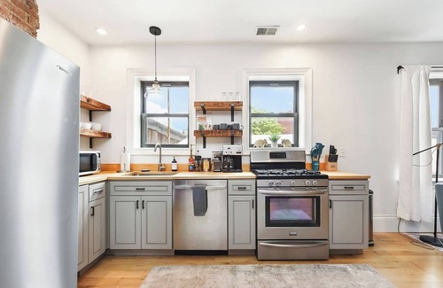 North Shore Apartment | Historic Loft Near Stadiums | Modern & Cozy