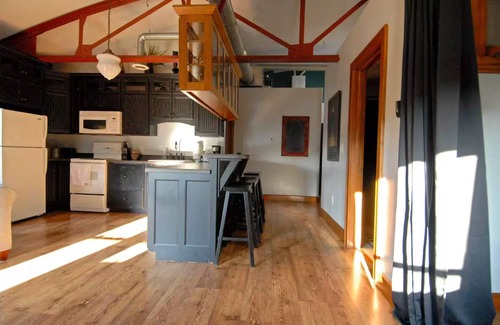Bloomington Apartment | "Historic Loft Retreat in Downtown Bloomington"