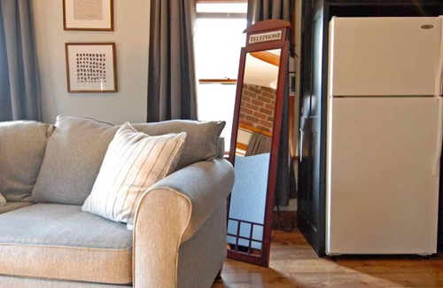 Bloomington Apartment | "Historic Loft Retreat in Downtown Bloomington"