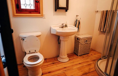 Saint-Hippolyte Ski Chalet | Historic Log Cabin