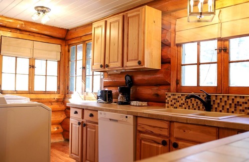 Rapid City Cabin | Historic Log Cabin for South Dakota Glamping Getaways