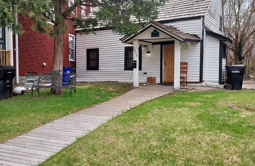Detroit Cabin | Historic Log Cabin in the heart of Detroit