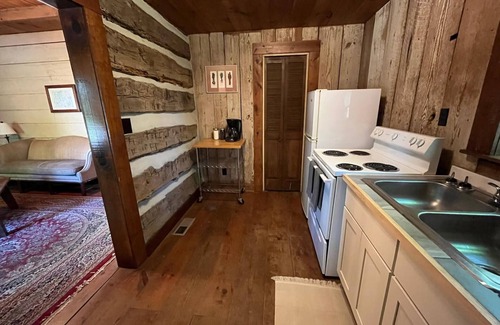 Chatsworth Cabin | Historic Log Cabin on a homestead!-Pet Friendly!