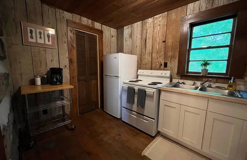 Chatsworth Cabin | Historic Log Cabin on a homestead!-Pet Friendly!
