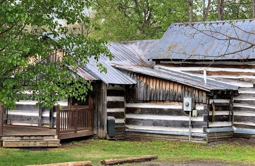 Buena Vista Cabin | Historic Log Cabin on 250 Acres
