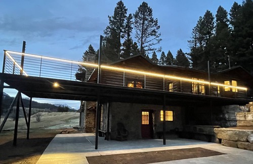 Bozeman Cabin | Historic log home, 3 minutes from the Bridger bowl slopes.