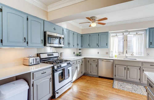Lorain House | Historic Lorain Home: Walk to Lake Erie!