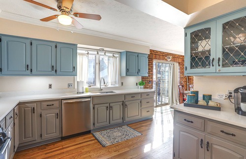 Lorain House | Historic Lorain Home: Walk to Lake Erie!