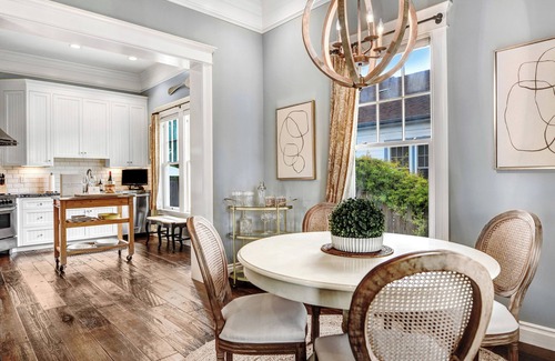 Sonoma House | Historic Luxury Bungalow 3 Blocks to Sonoma Plaza, Hot Tub & Bikes!