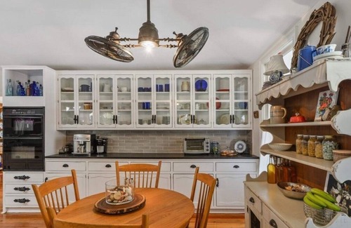 Brunswick House | Historic Manor Nestled Among the Live Oaks