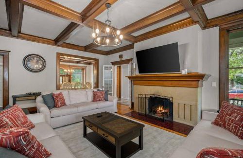 Spokane House | Historic Manor with 8 BDRMS 9 BATHS & 3 Kitchens