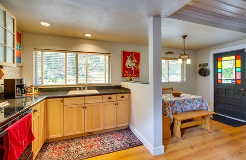 Mapleton Cottage | Historic Mapleton Cottage w/River Views & Hot Tub