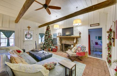 Marshall House | Historic Marshall Log Cabin Less Than 1 Mi to Dtwn!