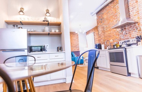 Italian Village Apartment | Historic Meets Modern | Walk to Coffee | OSU