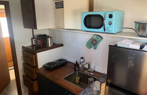 Harbor Boat Rental | Historic Mid-Century Yacht/Floating Home 2