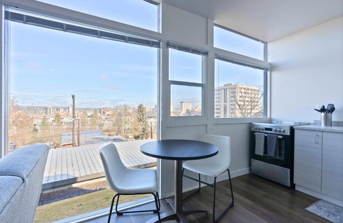 Cliff - Cannon Apartment | Historic Modern Apartment Park Free w DT Views