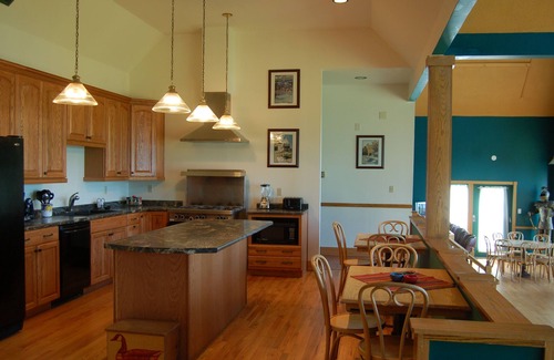 Saratoga Springs House | Historic Moon's Lakehouse on Saratoga Lake, prime location