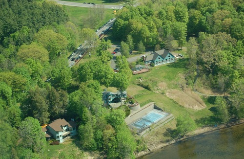 Saratoga Springs House | Historic Moon's Lakehouse on Saratoga Lake, prime location