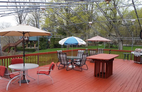 Saratoga Springs House | Historic Moon's Lakehouse on Saratoga Lake, prime location