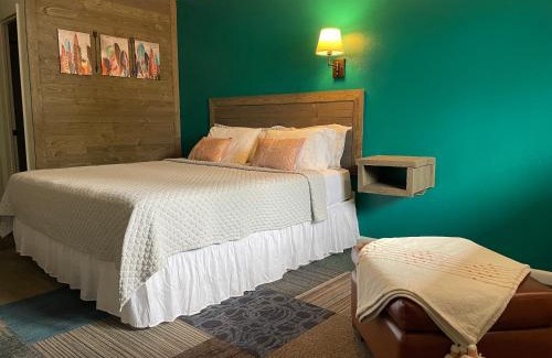 Cleveland Hotel | Historic Mora Inn & RV Park