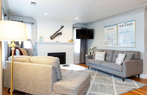 Old Town West Apartment | Historic Mountain Ave Bungalow – Walk Everywhere!