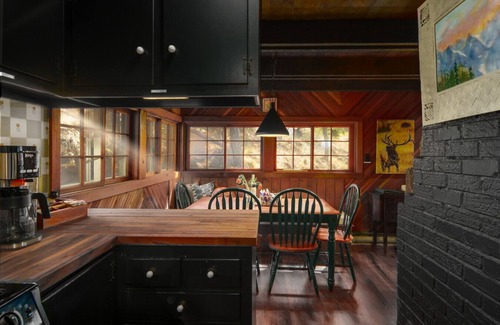 Aspen Brook Apartment | Historic mountain cabin|King bed|Fireplace