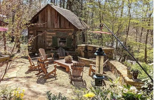 Lakemont Cabin | Historic Mountain Cabin in Beautiful Lake Rabun