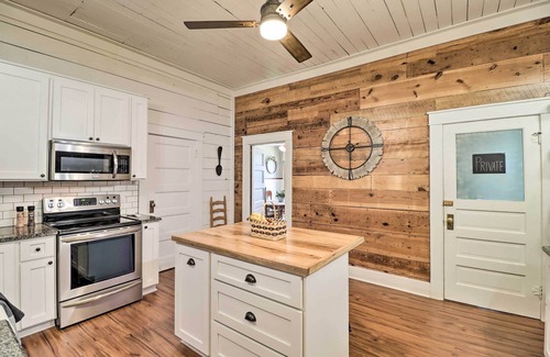 Mountain Home House | Historic Mountain Home Haven w/Large Yard!