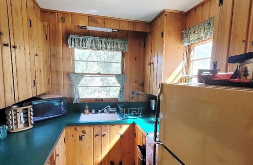 Estes Park Cabin | "Historic Mountainside Cabin At Braeside" Pet friendly.