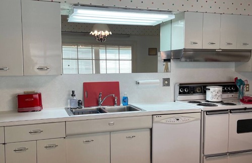 Mount Vernon House | Historic Mt. Vernon House - Perfect family home, walking distance from downtown
