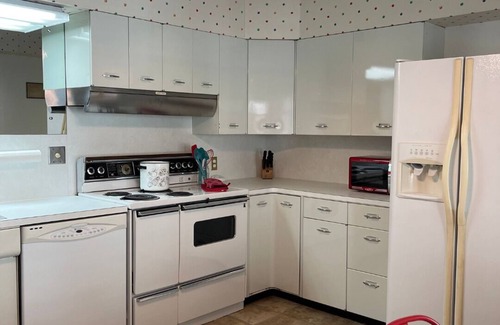 Mount Vernon House | Historic Mt. Vernon House - Perfect family home, walking distance from downtown