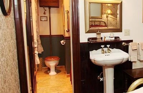 Jamestown Bed & Breakfast | Historic National Hotel