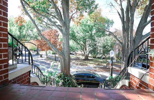 New Orleans House | HISTORIC NEIGHBORHOOD beautifully furnished, Walk/Bike/public transportation