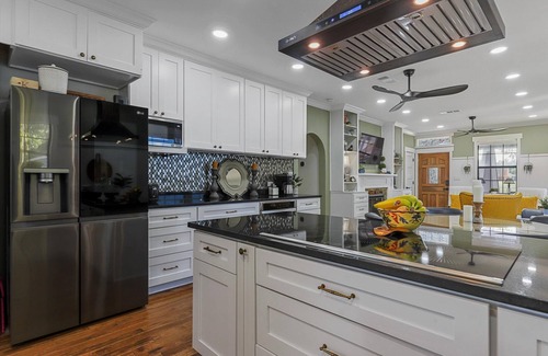 Fairmount House | Historic newly renovated luxury home 2bd/2bath with 3 outdoor areas to relax