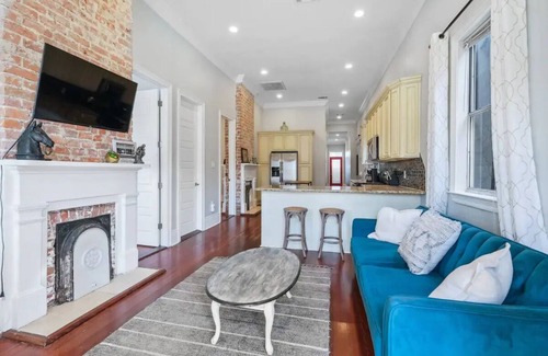 French Quarter House | Historic NOLA Home between Magazine and Tchoupitoulas Pet Friendly