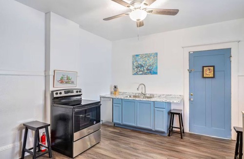 Mid-City House | Historic NOLA Mid City Shotgun home. Quick walk to Streetcar line & Cemeteries