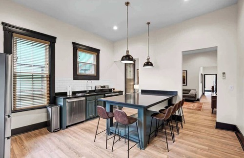 Butchertown House | Historic Nulu 5BR Patio Luxe Design Walkable