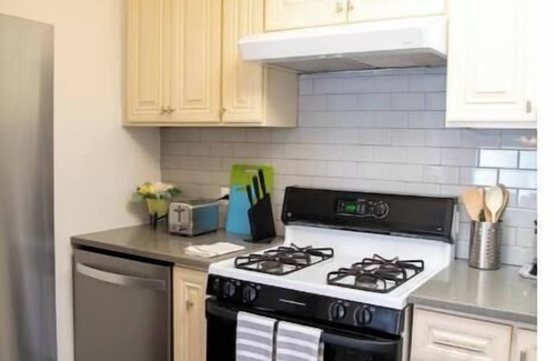 Hunters Point Apartment | HISTORIC NYC TOWNHOUSE in Landmarked District