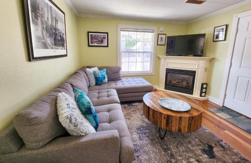 Newport House | Historic Nye Creek Cottage!