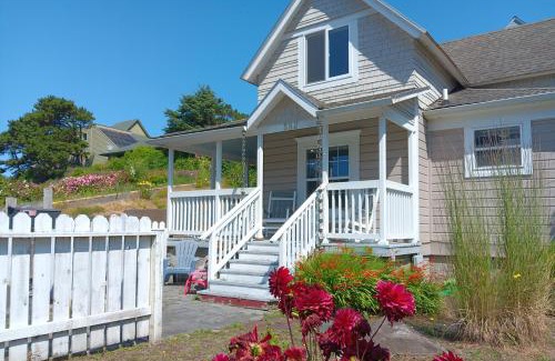 Newport House | Historic Nye Creek Cottage!