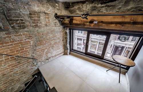 Old Montreal Apartment | Historic Old Montreal Loft | 1A