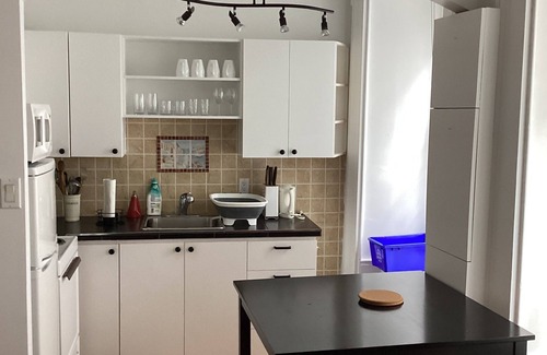 Lower Town Apartment | Historic Old Quebec.1-bedroom apartment.sleeps 4. Parking.