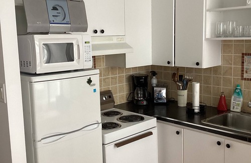 Lower Town Apartment | Historic Old Quebec.1-bedroom apartment.sleeps 4. Parking.